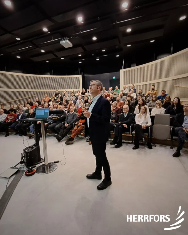 (FI/SVE) Viime perjantaina vietimme jouluinfotilaisuuden ja pikkujoulut, ja päivä sekä ilta olivat todella onnistuneita! ✨⁠
Lämmin kiitos kaikille osallistujille, jotka loivat mukavan tunnelman. Kiitos myös kaikille, jotka suunnittelivat ja järjestivät tilaisuudet.⁠
⁠
Oli hienoa kokoontua yhteen ja viettää mukava hetki joulun odotuksessa. 🎄⁠
⁠
// ⁠
⁠
I fredags hade vi julinfo- och fest, och vilken fin dag och kväll det blev! ✨⁠
Stort tack till alla som deltog och bidrog till den fina stämningen. Tack också till alla som planerade och ordnade tillställningarna.⁠
⁠
Det var roligt att få samlas och dela en fin stund tillsammans i väntan på julen. 🎄⁠
⁠
#herrfors⁠