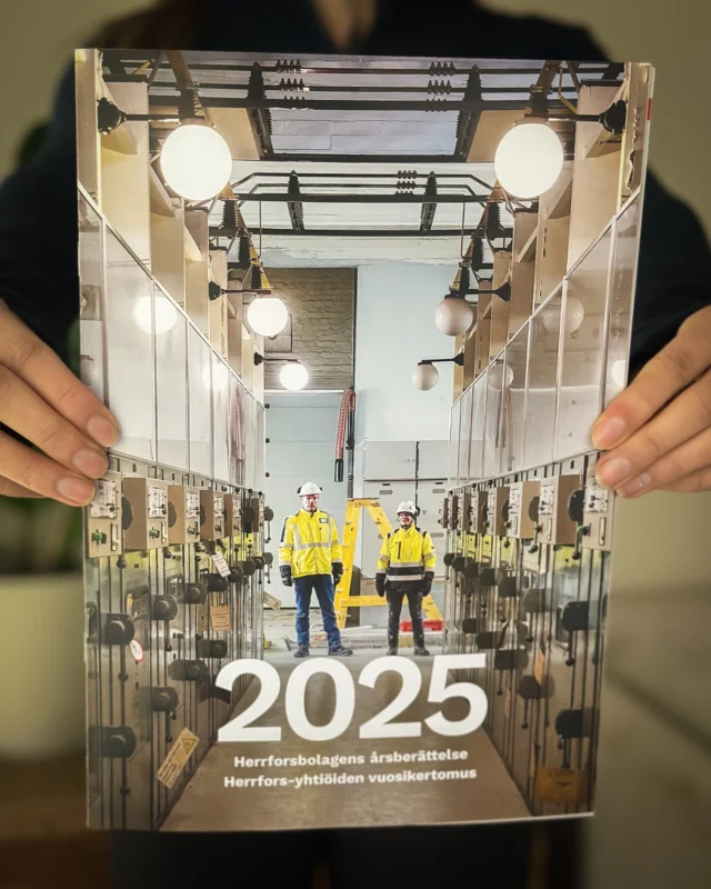 (FI/SVE) Herrfors-konsernin vuosikertomus 2025 on julkaistu.⁠
⁠
🔹Vuosi 2025 oli Herrfors-konsernille muutosten ja tulevaisuuteen suuntautuvien investointien vuosi. Vuosikertomuksessa käsittelemme muun muassa sähkönkulutuksen kehitystä, muuttuvia sähkömarkkinoita, konsernin investointeja sekä ensimmäistä vastuullisuusraporttiamme.⁠
⁠
🔹Ylivieskan sähkökattilat ja Oravaisten sähkövarasto ovat konkreettisia esimerkkejä siitä, miten hyödynnämme sähkömarkkinoiden uusia mahdollisuuksia ja lisäämme joustavuutta energiajärjestelmään. Saatujen kokemusten pohjalta suunnittelemme myös uusia ratkaisuja, joiden avulla voimme jatkossakin tarjota kilpailukykyisiä sähkön ja kaukolämmön hintoja.⁠
⁠
🔸Lue lisää vuosikertomuksesta verkkosivuillamme: ⁠
www.herrfors.fi (julkaisut)⁠
⁠
//⁠
⁠
Herrforskoncernens årsberättelse 2025 har publicerats.⁠
⁠
🔹År 2025 var ett år av förändring och framtidsinriktade investeringar för Herrforskoncernen. I årsberättelsen lyfter vi bland annat fram utvecklingen i elförbrukningen, den förändrade elmarknaden, koncernens investeringar och vår första hållbarhetsrapport.⁠
⁠
🔹Elpannorna i Ylivieska och ellagret i Oravais är konkreta exempel på hur vi utnyttjar nya möjligheter på elmarknaden och ökar flexibiliteten i energisystemet. Med erfarenheterna därifrån som grund planerar vi även nya lösningar som bidrar till att vi också framöver kan erbjuda konkurrenskraftiga priser på el och fjärrvärme.⁠
⁠
🔸Läs mer om årsberättelsen på vår webbplats: ⁠
www.herrfors.fi (publikationer)⁠
⁠
#herrfors #herrforsnätverkko⁠