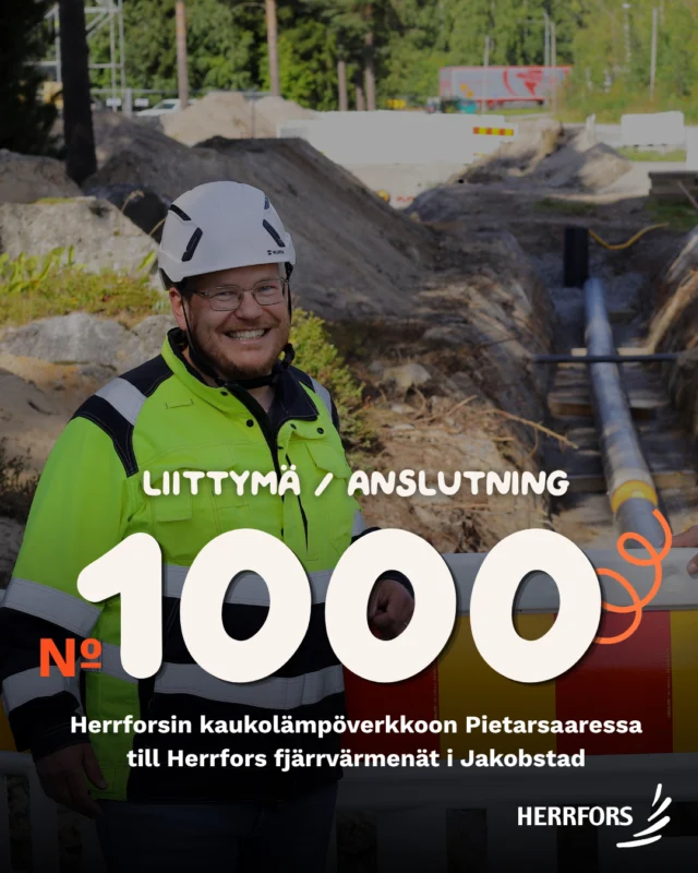 (FI/SVE) 🧡 1 000 kaukolämpöliittymää Pietarsaaressa⁠
⁠
Herrfors on saavuttanut merkittävän rajapyykin: Pietarsaaren kaukolämpöverkkoon on nyt liitetty 1 000 kiinteistöä. Tuhannes liittymä valmistui Prewelin tehtaalle Pohjanlahdentielle.⁠
⁠
Kaukolämpö on tärkeä osa Pietarsaaren lämmitystä. Noin puolet kaupungin asukkaista asuu kaukolämmitteisissä kodeissa, ja kaukolämpöä käytetään laajasti myös teollisuudessa, julkisissa rakennuksissa ja liikekiinteistöissä.⁠
⁠
Samalla katse on jo tulevaisuudessa. Herrfors investoi Sikörenille uuteen sähkökattilaan ja suureen lämpövarastoon. Kun sähkön hinta on alhainen, sähkökattila lämmittää vettä, joka varastoidaan myöhempää käyttöä varten. Investoinnin avulla voidaan pitää kaukolämmön hinta kilpailukykyisenä ja kasvattaa uusiutuvan energian osuutta.⁠
⁠
Lue lisää verkkosivuiltamme. www.herrfors.fi⁠
⁠
//⁠
⁠
🧡1 000 fjärrvärmeanslutningar i Jakobstad⁠
⁠
Herrfors har nått en betydande milstolpe: nu är 1 000 fastigheter anslutna till fjärrvärmenätet i Jakobstad. Anslutning nummer 1 000 färdigställdes till Prewels fabrik på Bottenviksvägen.⁠
⁠
Fjärrvärmen är en viktig del av uppvärmningen i Jakobstad. Ungefär hälften av stadens invånare bor i fjärrvärmeuppvärmda hem, och fjärrvärme används också i stor utsträckning inom industrin, i offentliga byggnader och affärsfastigheter.⁠
⁠
Samtidigt riktas blicken redan mot framtiden då Herrfors investerar i elpanna och ett stort värmelager på Sikören. När elpriset är lågt värmer elpannan upp vatten som lagras för senare användning. Investeringen ska bidra till att hålla fjärrvärmepriset konkurrenskraftigt och öka andelen förnybar energi.⁠
⁠
Läs mer på vår webbplats. www.herrfors.fi⁠
⁠
#herrfors #kaukolämpö #fjärrvärme